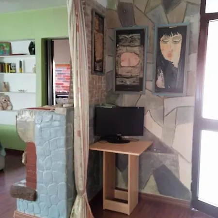 Artistic City Haven With Garden Apartment